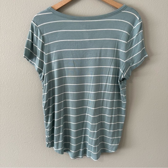 SO Light Blue & White V-Neck Basic Casual Short Sleeve Tee Size Large - Picture 8 of 10